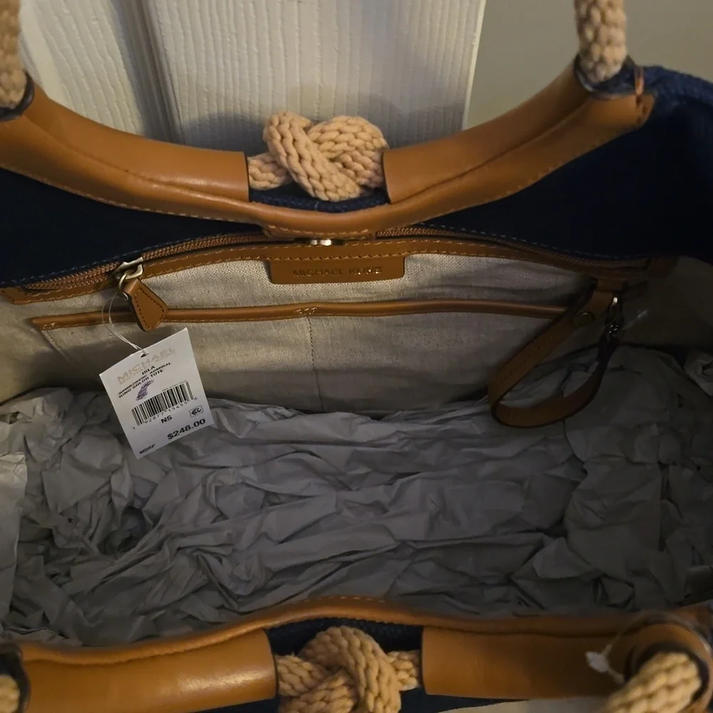 Michael Kors Isla Shoulder Tote, Handbag NWT - Picture 7 of 8